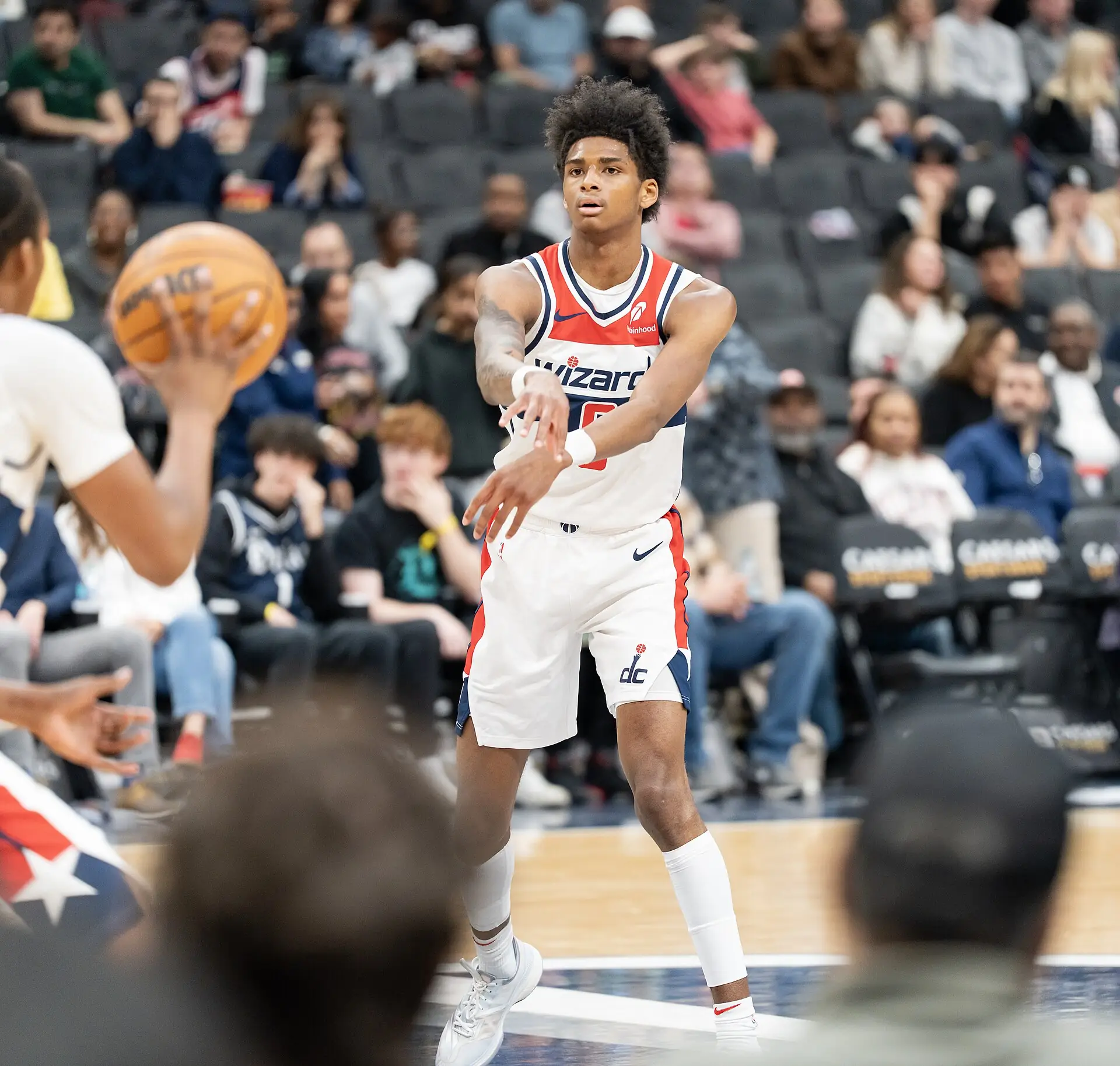 AJ Johnson passing the basketball for the Washington Wizards in 2025